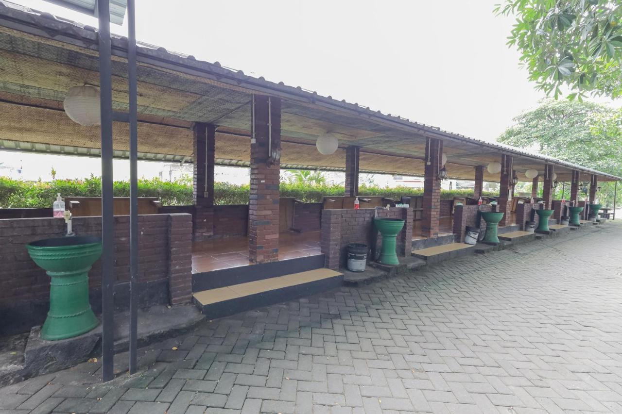 Oyo 2707 Graha Surya Syariah Hotel Mojokerto