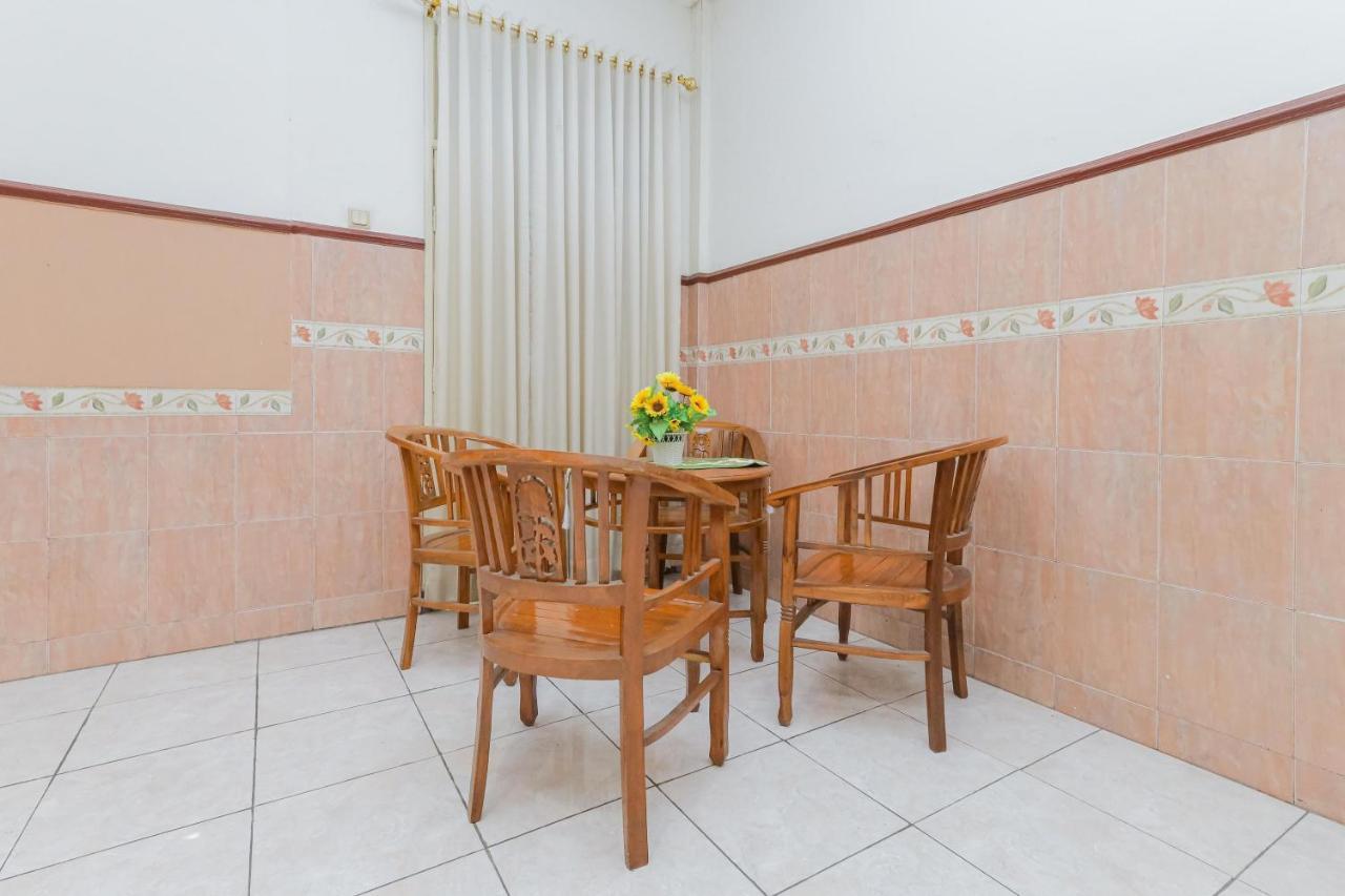 Hotel Oyo 2707 Graha Surya Syariah Mojokerto