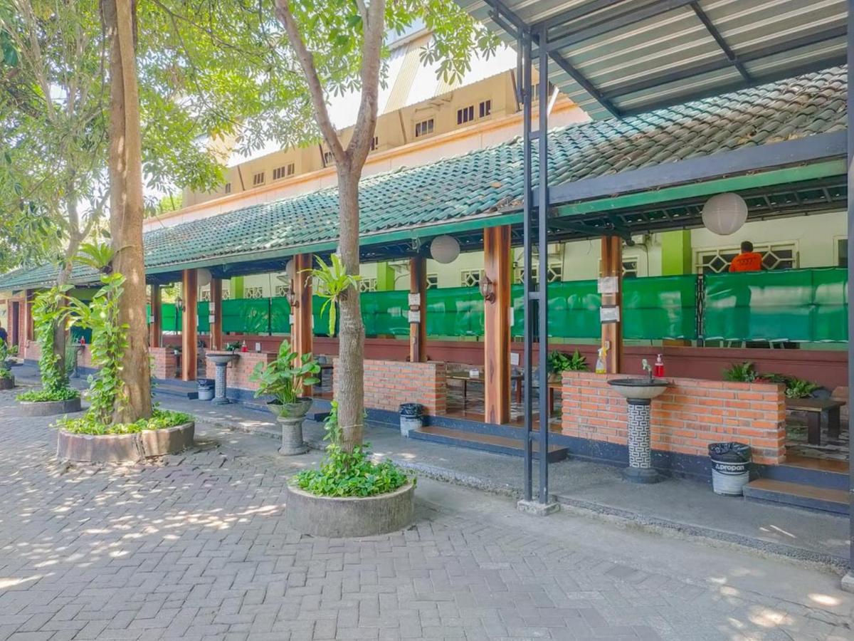 Oyo 2707 Graha Surya Syariah Hotel Mojokerto