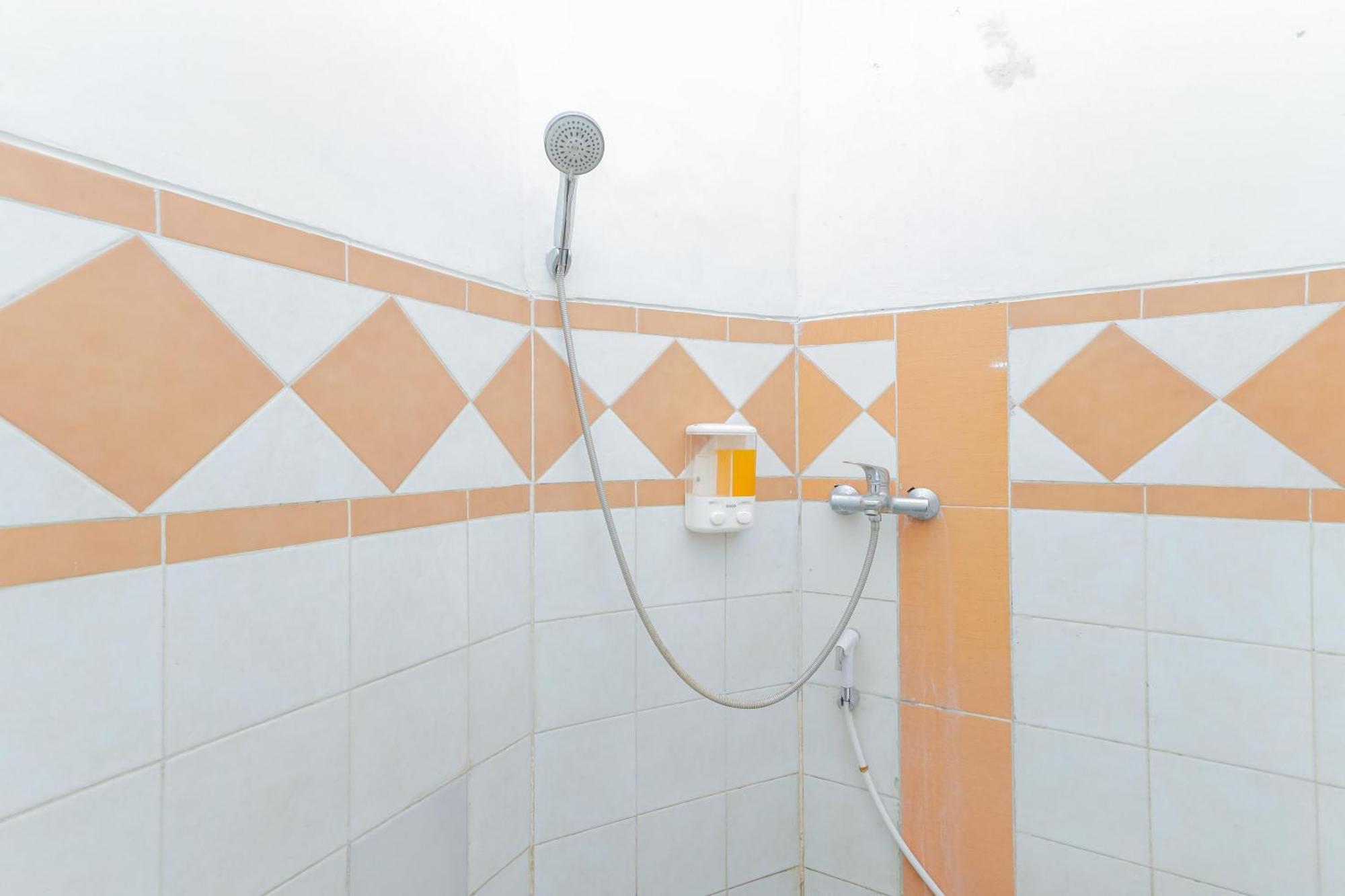 Oyo 2707 Graha Surya Syariah 2* Mojokerto